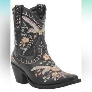 Black embroidered cowgirl boots
